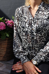 MAG-LS-VNECK-SHIRT - GRAY LUREX LEO