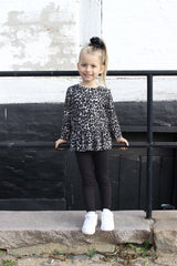 ALMA-LS-FRILL-TSHIRT (KIDS) - GREY BLACK LEO