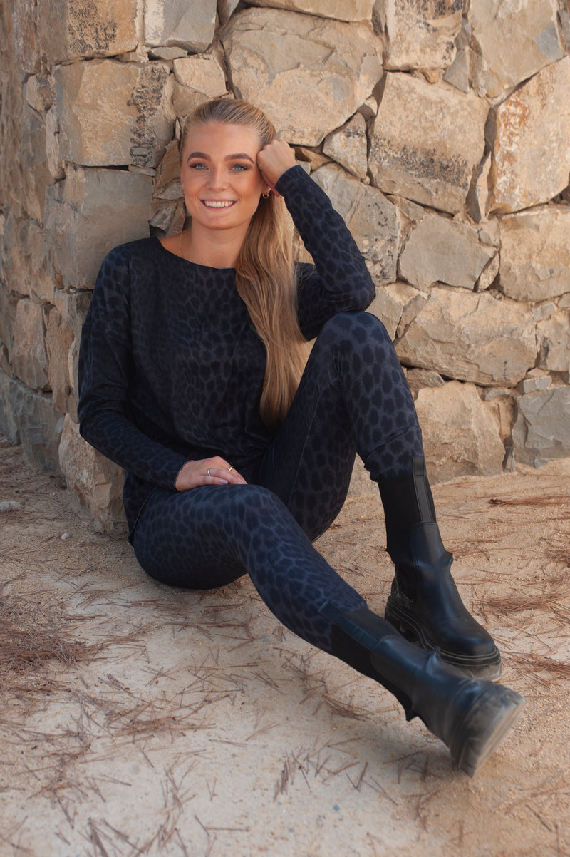 ALMA-LEGGINGS (FLEECE) - DARK GREY LEO