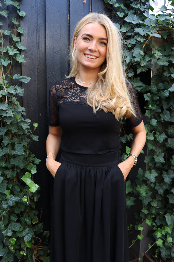 LISA SS LACE BLOUSE 2 - BLACK