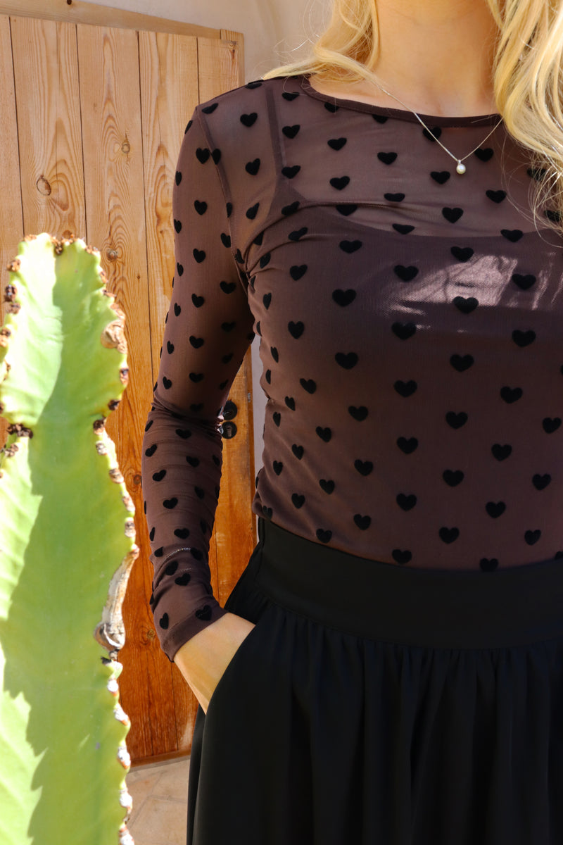 MESH LS TSHIRT - DARK BROWN BLACK FLOCK HEART