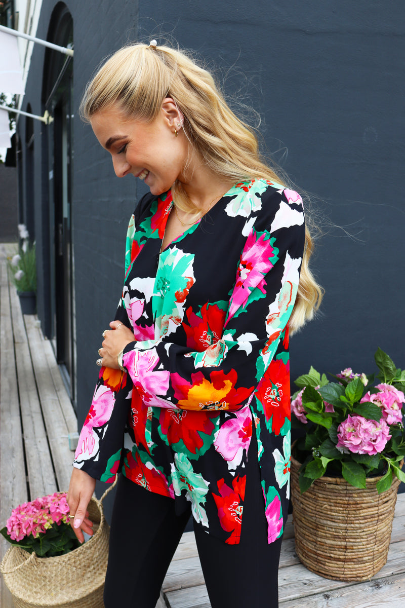 ANDREA-ZIP-BLOUSE - BLACK BIG FLOWERS