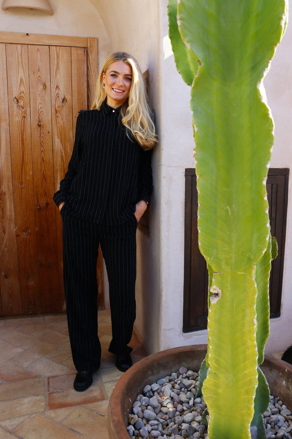 NEO PANTS - BLACK PINSTRIPE