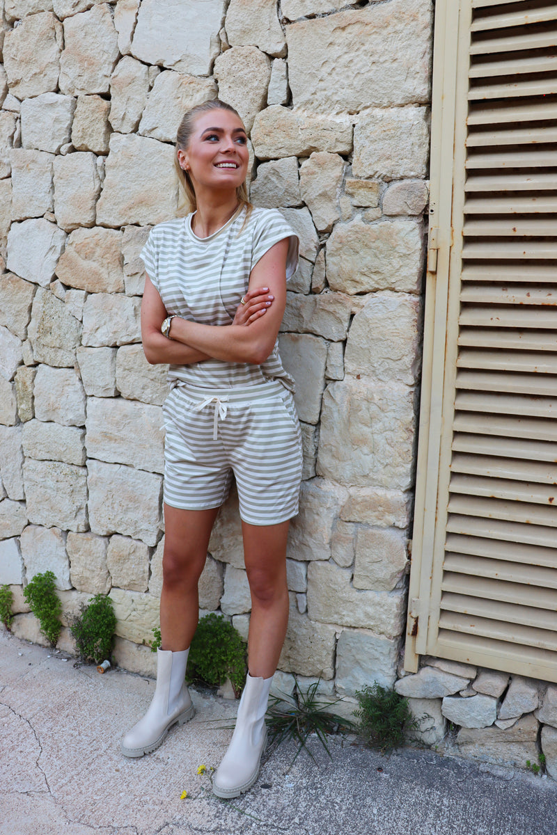 ALMA-SHORTS - SAND IVORY STRIPE
