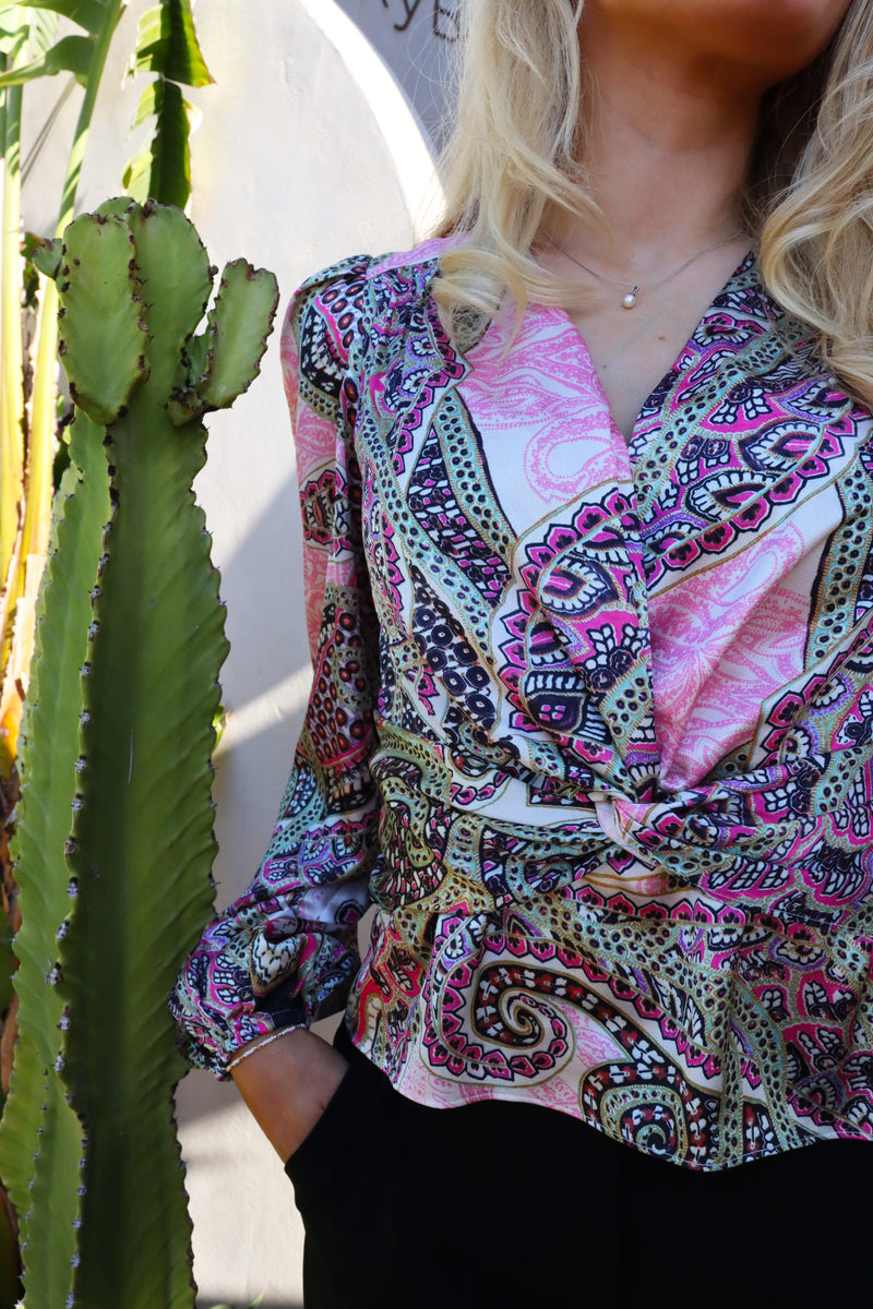 TIKI LS TWIST BLOUSE - PINK SCARF